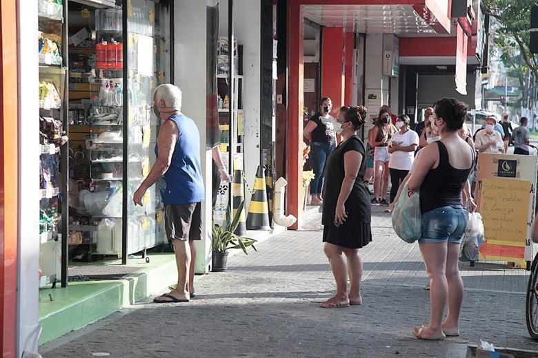 Nova fase emergencial na Baixada Santista: confira o que abre a partir de hoje