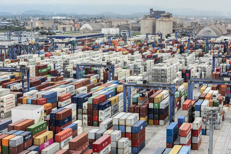 Terminal de Paranaguá bate recorde mensal na movimentação de contêineres