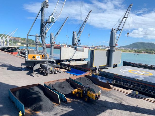 Operação de coque atrai novos negócios no Porto de Imbituba