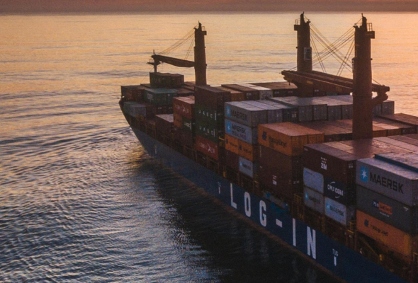 Log-In assina contrato de transição de área no porto de Vitória