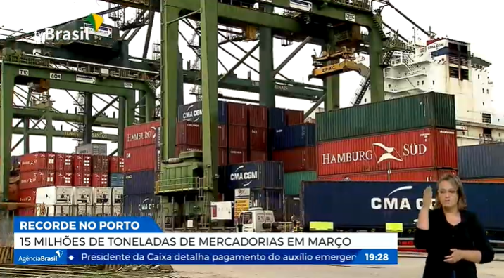 Porto de Santos bate recorde de movimentação de cargas em um mês