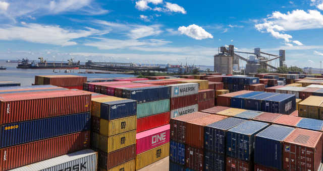 Santos Brasil prevê alta de até 20% no volume de contêineres em 2021
