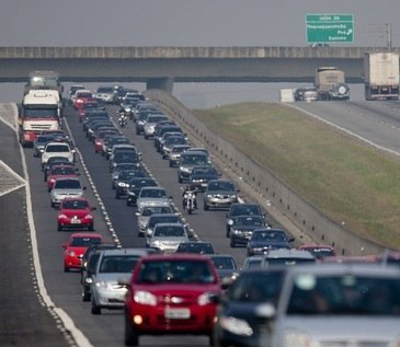 Mudanças no CTB estabelecem novas regras para o uso de faróis durante o dia nas rodovias