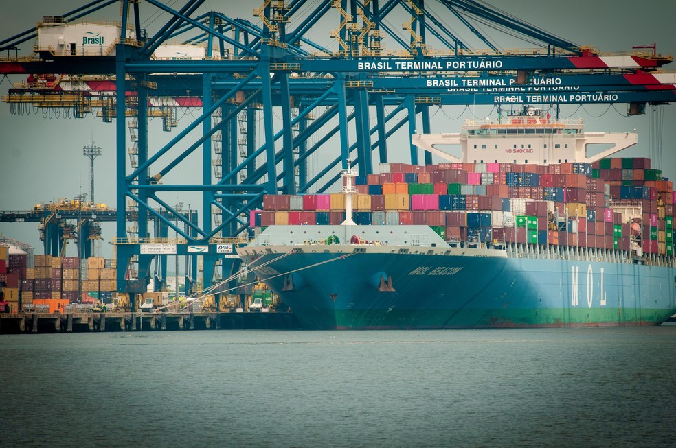 Brasil tem superávit comercial de US$ 2,883 bi na 2ª semana de maio