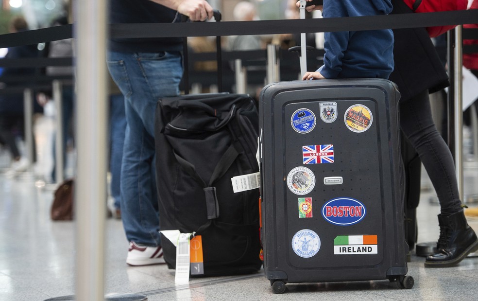 Viagens internacionais ainda devem ser evitadas, diz diretor da OMS na Europa
