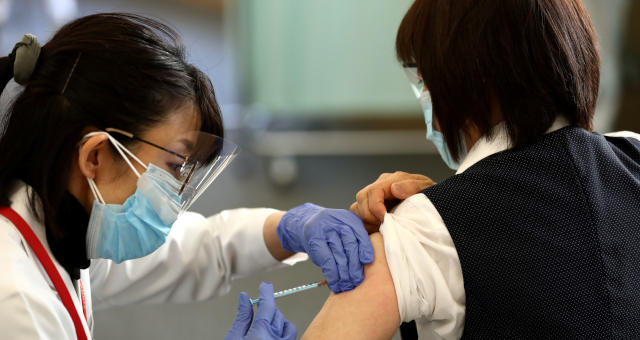 Japão aprova mais vacinas contra Covid-19 e amplia estado de emergência