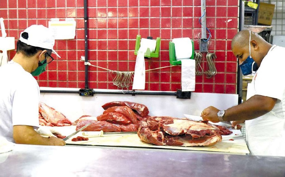 Preço da carne bovina dispara e produto vira raridade na mesa