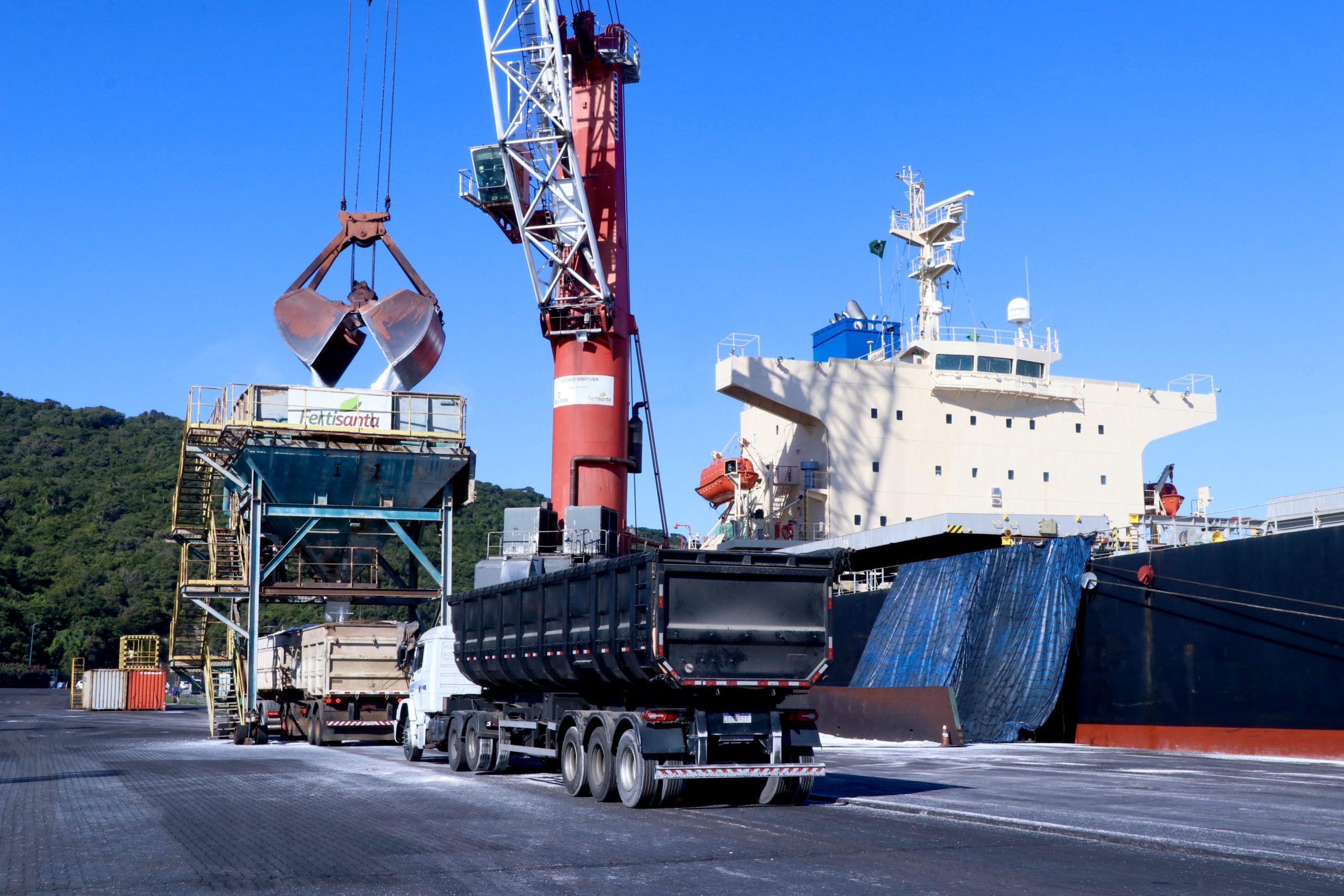 Porto de Imbituba recebe operação recorde de ureia