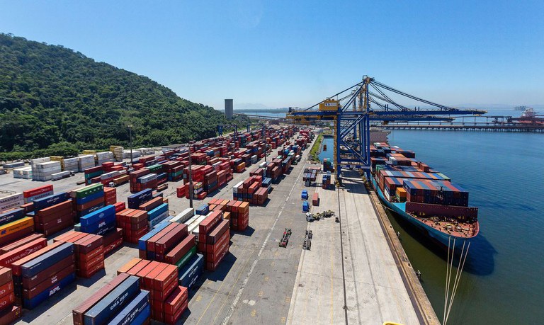 FMI melhora previsão de crescimento do Brasil
