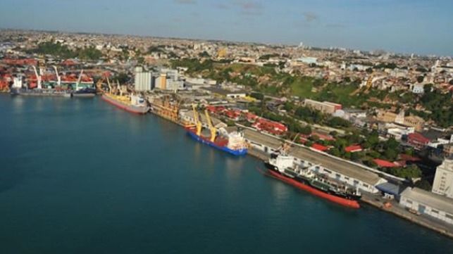 Brasil prosseguindo com venda de concessões portuárias para estimular investimentos