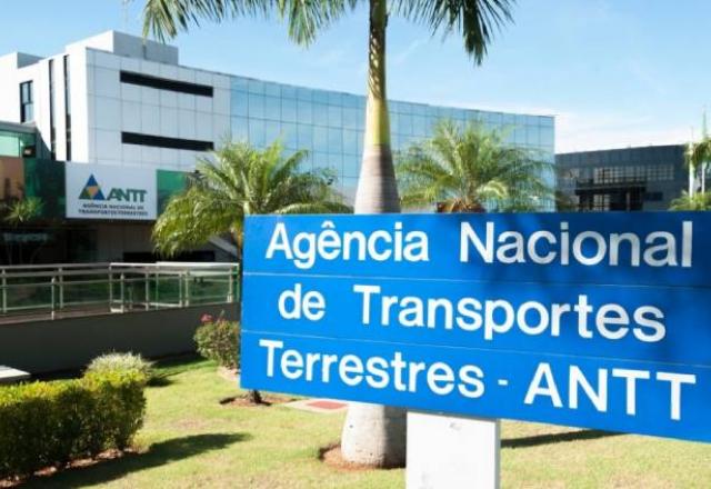 Ministro da Infraestrutura vai estudar abrir posto da ANTT em Santos