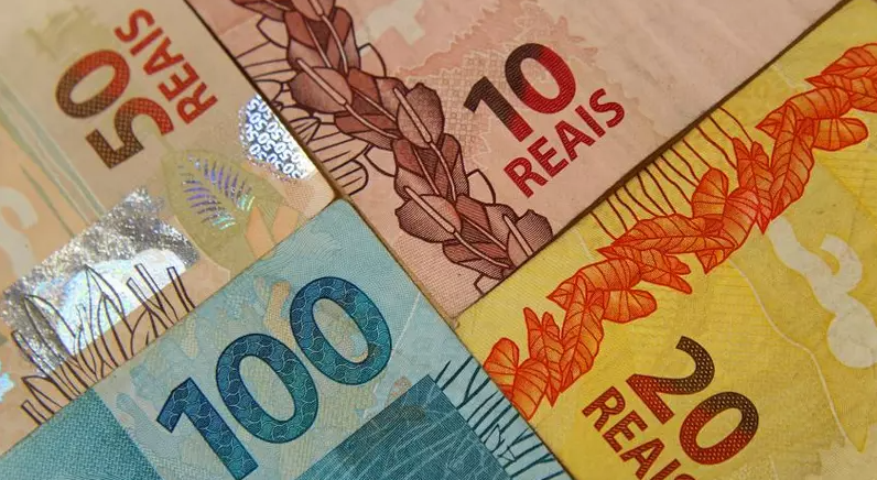 FGTS rende mais que a inflação há cinco anos e ganha da poupança há três