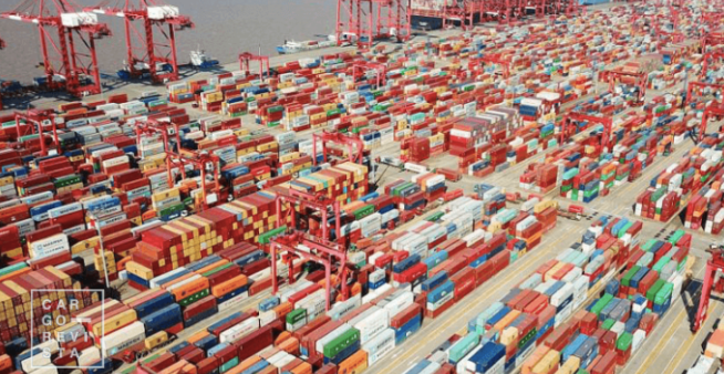 Porto de Xangai lança um novo hub para o depósito de contêineres vazios