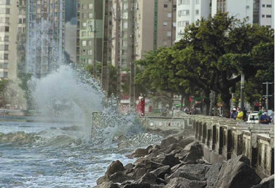 Aquecimento global: Mar avança e Brasil perde área equivalente a 2.700 campos de futebol em praias por ano