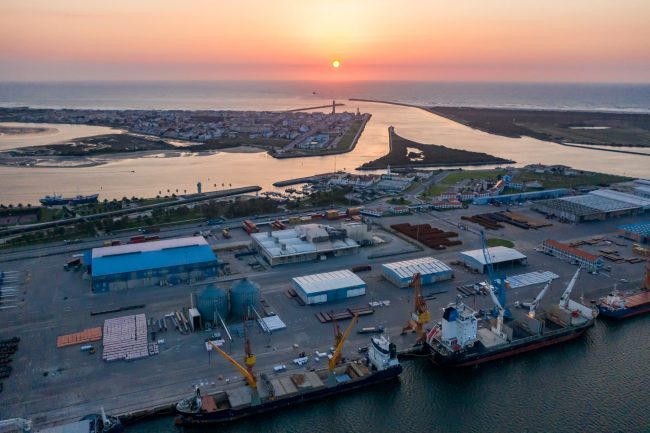 Porto de Aveiro com navegação noturna em 2022
