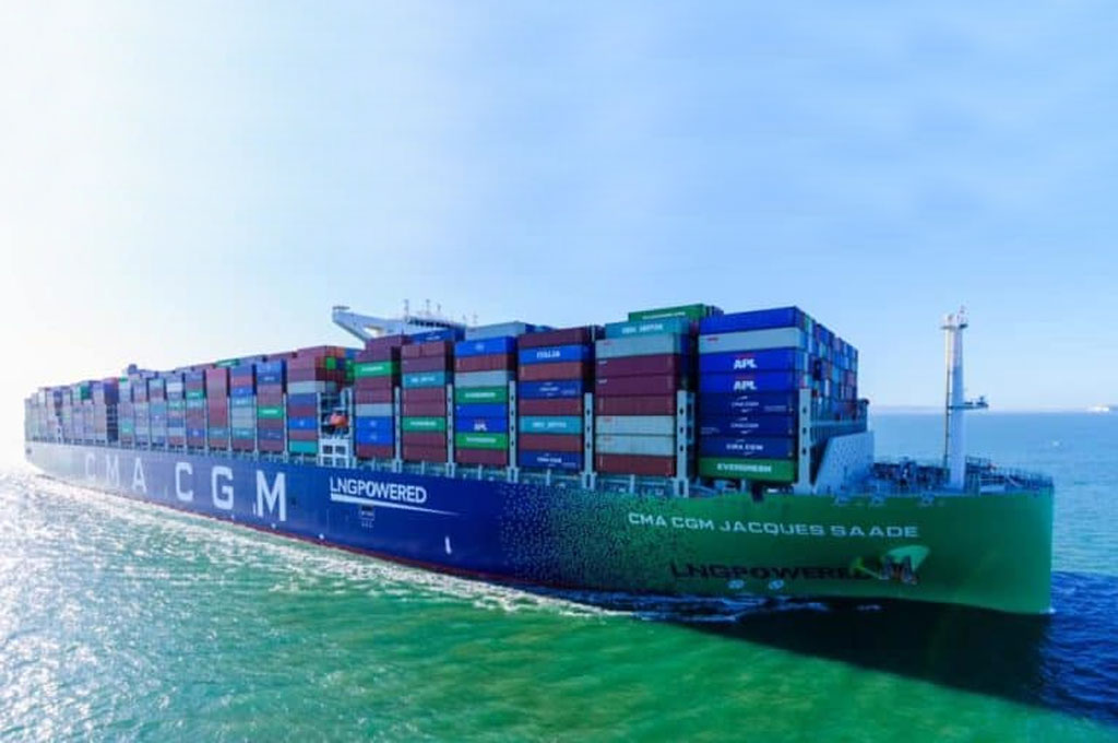 CMA CGM e TotalEnergies realizam 1º ship-to-ship de abastecimento de GNL em porta-contêiner
