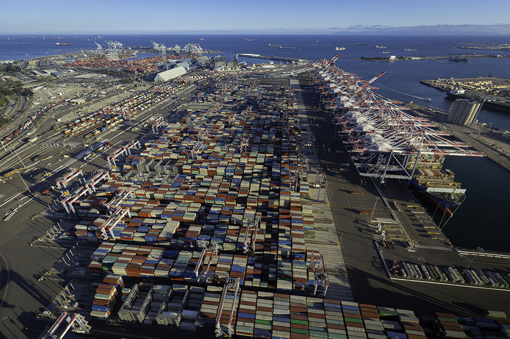 Porto de Long Beach bate recorde anual com 9,38 milhões de TEUs