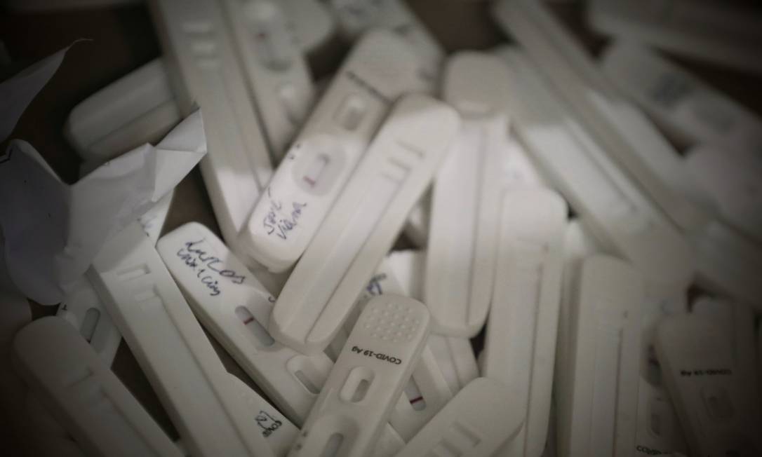 Ômicron encarece matérias-primas, e indústrias antecipam compras com medo de faltar