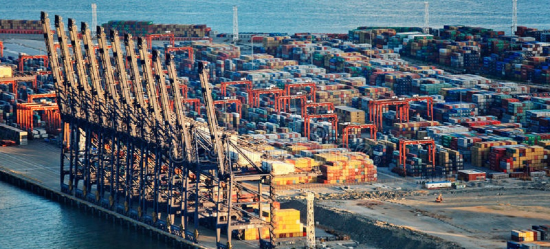 Yantian restringe a entrada de contêineres para aliviar o excesso de cargas em espera