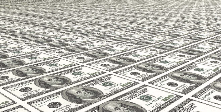 Dólar em queda livre fecha em R$ 5