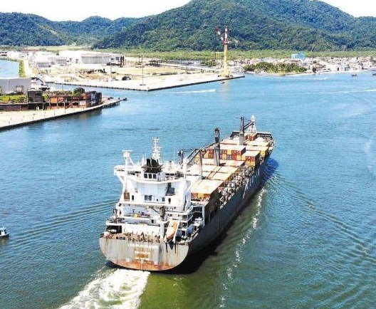 Sem dragagem, Porto de Santos reduz calado em berço de atracação
