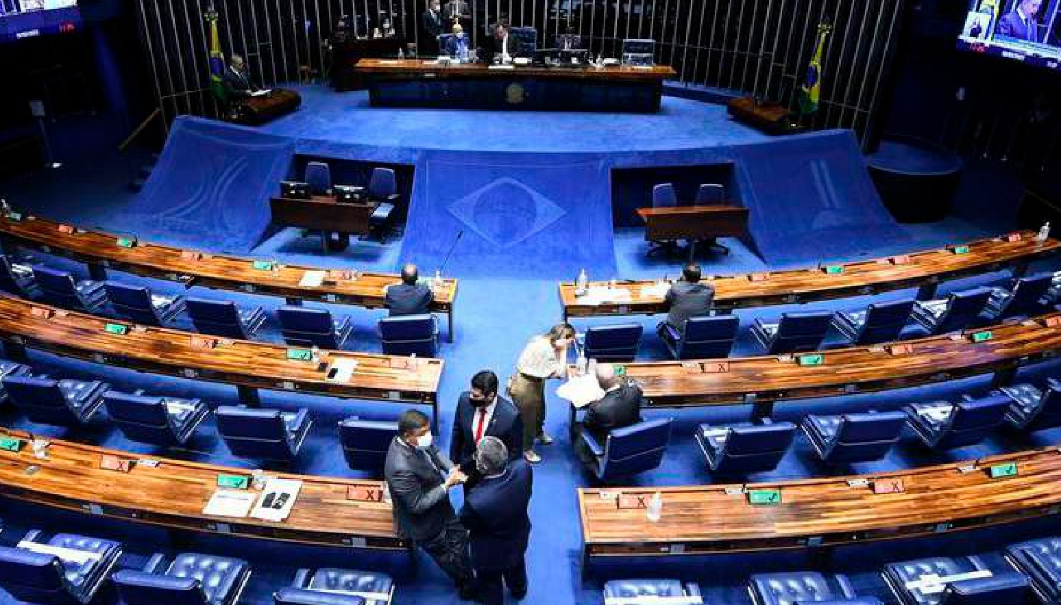Senado aprova projetos para conter altas de combustíveis