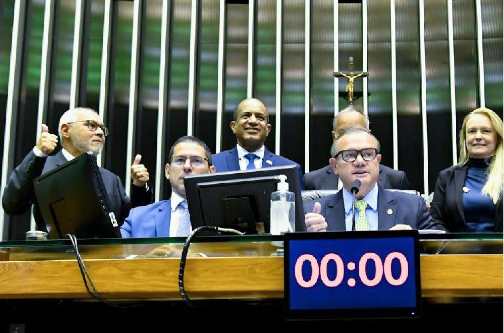 Congresso derruba vetos ao reporto e ao AFRMM