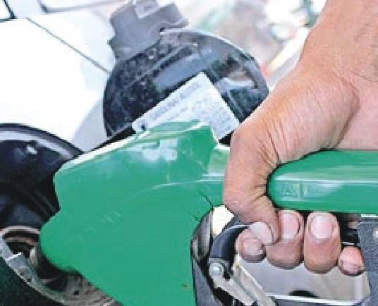 Petrobras aumenta preço da gasolina