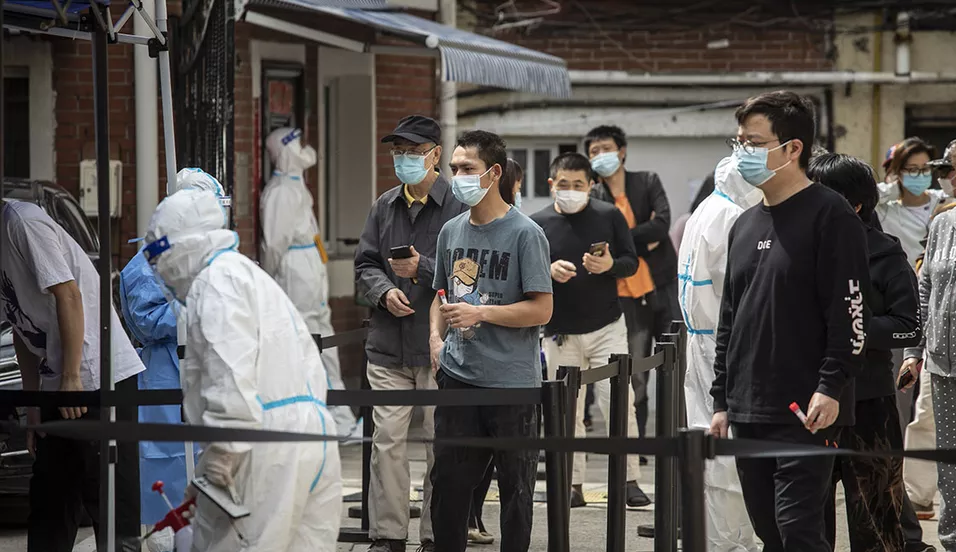 Lockdowns paralisam portos da China