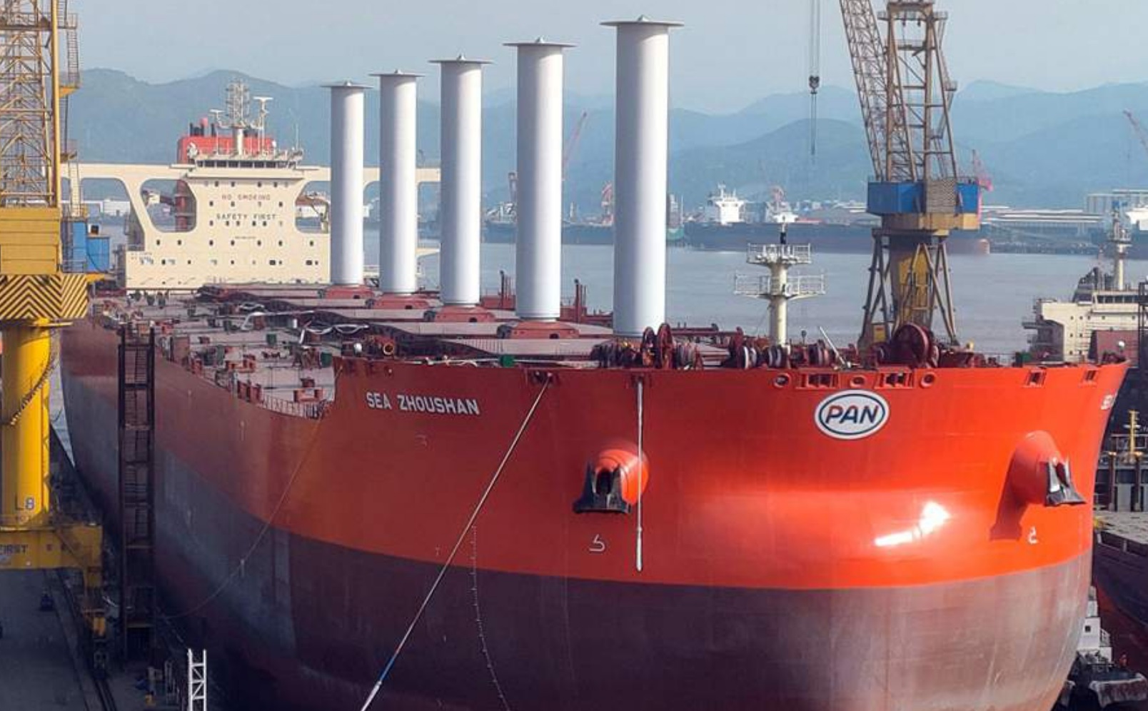 Ponta da Madeira recebe primeiro navio mineraleiro do mundo com velas rotativas