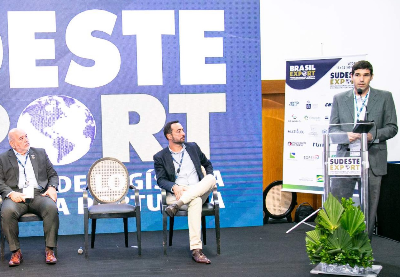 Porto do Açu não tem interesse em operar ferrovia até São João da Barra, diz João Braz
