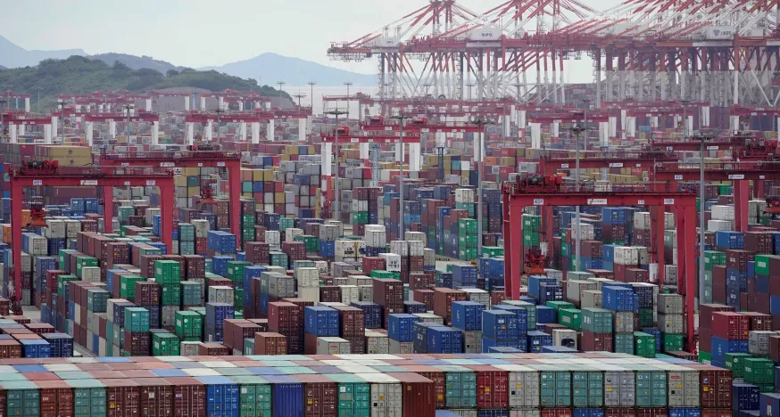 Lockdowns na China e guerra na Ucrânia congestionam principais portos do mundo