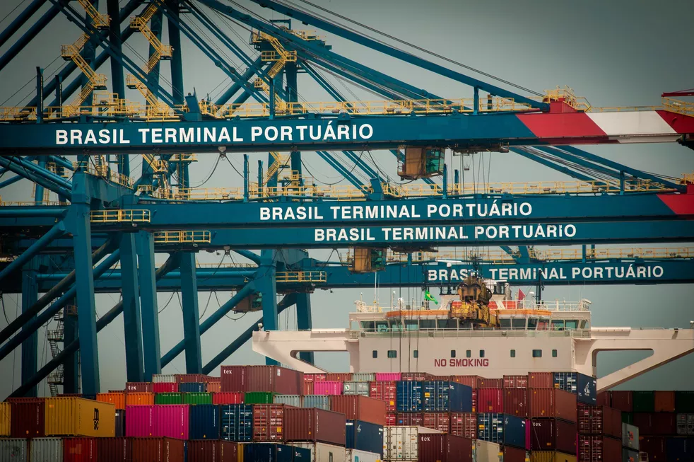 Mudança no imposto de importação gera negócios para operadores logísticos