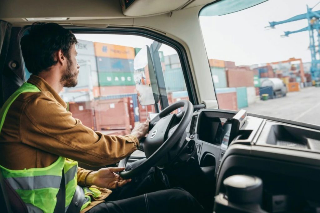 Setor de transportes registra aumento de postos de trabalho ocupados entre janeiro e março, revela pesquisa da CNT