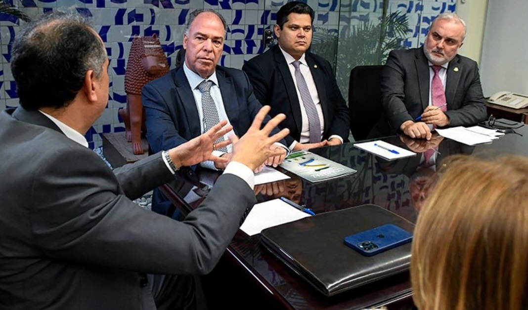 Senado deve votar projeto que limita alíquota sobre combustível