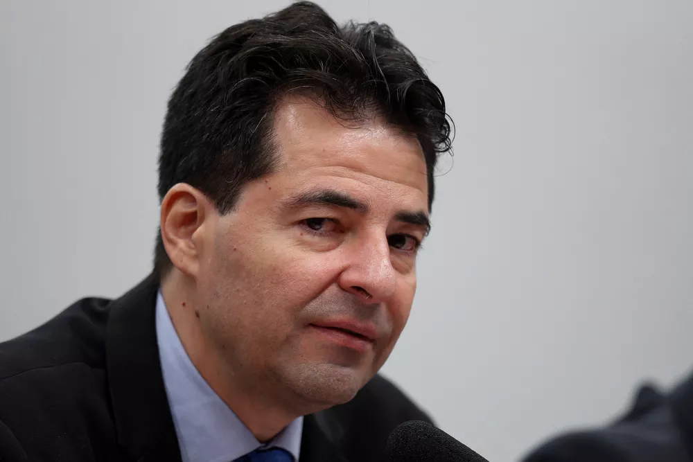 Brasil tem 50 dias de estoque de diesel sem importação, diz ministro de Minas e Energia