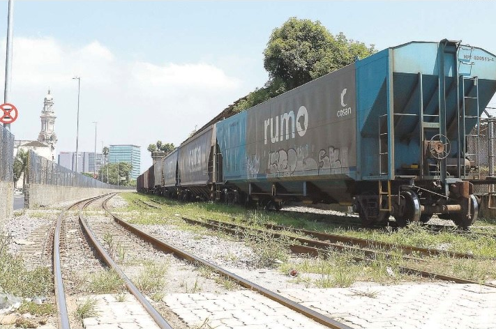 Nova ferrovia em Santos beneficia o País, diz Povia