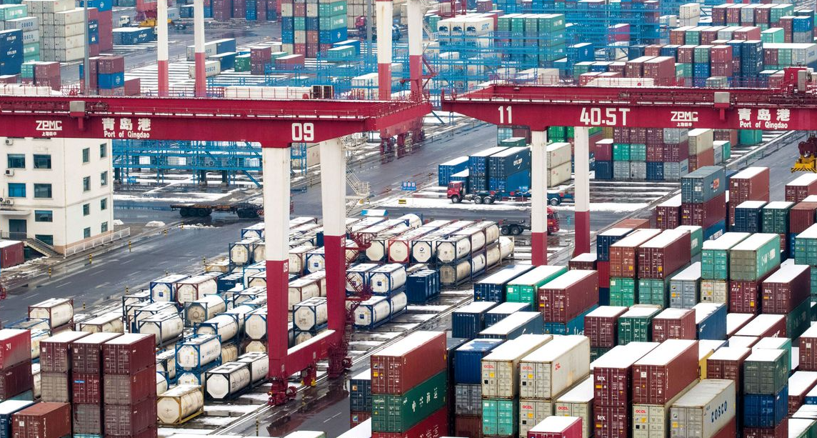 Exportações na China ganham velocidade, mas riscos globais preocupam