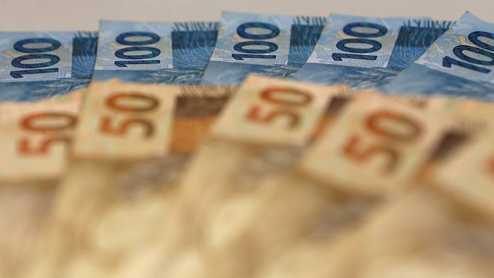 Congresso aprova salário mínimo de R$ 1.294 para o ano que vem, com aumento de 6,77%