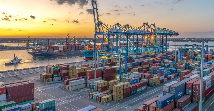 Guerra Rússia-Ucrânia leva Maersk a tomar medidas para conter congestionamento portuário