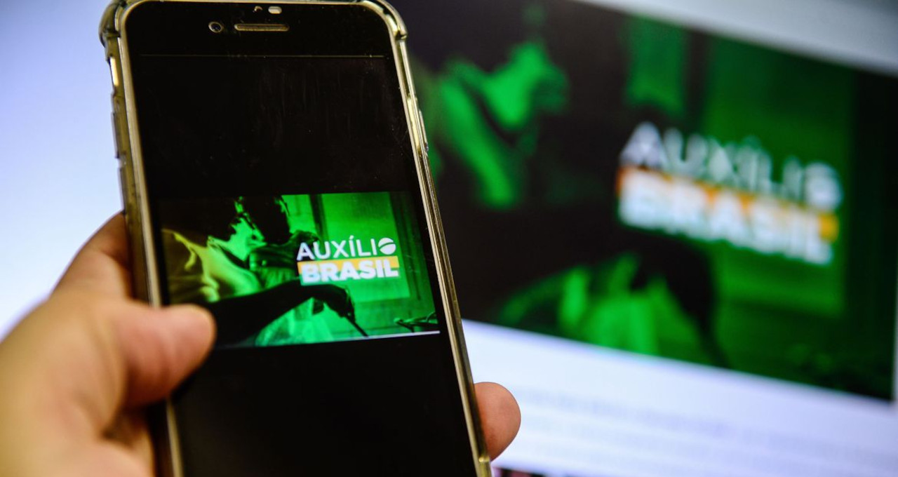 Governo antecipa calendário do Auxílio Brasil