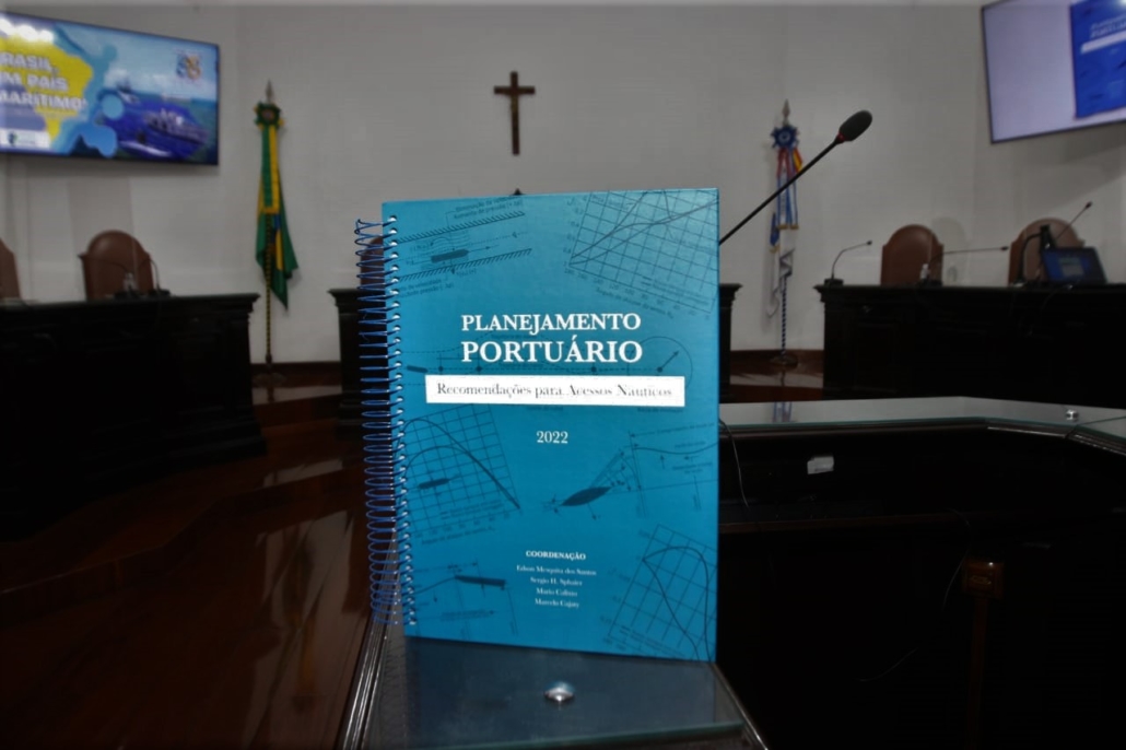 Praticagem: Planejamento Portuário ganha livro com recomendações técnicas
