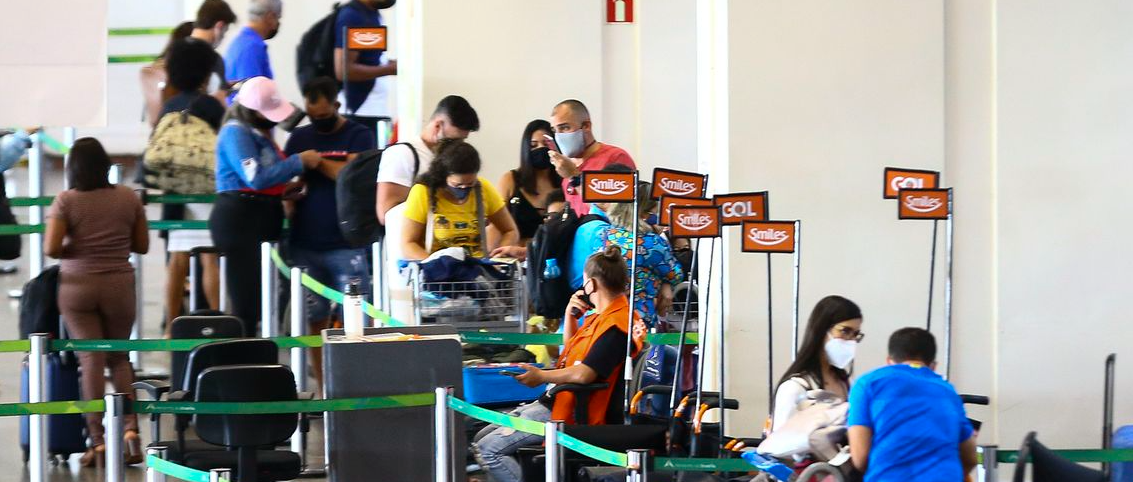 Anvisa libera uso obrigatório de máscaras em aviões e aeroportos