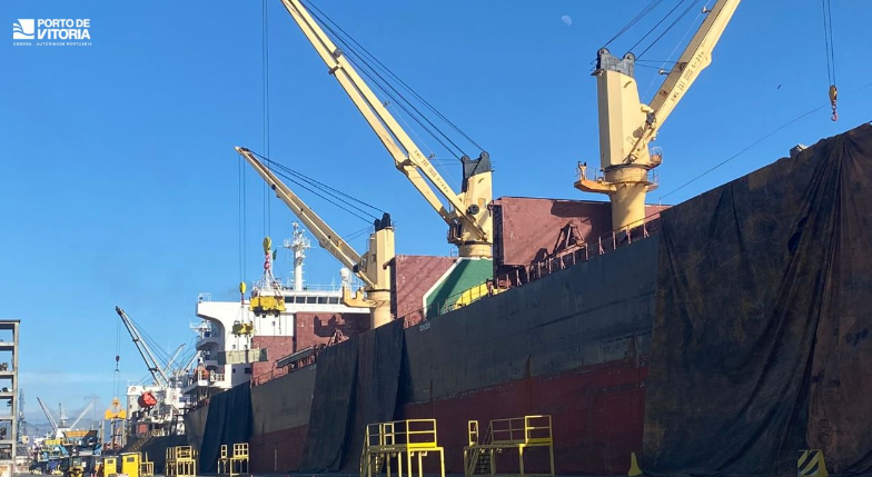 Mineral demandado na indústria de baterias abre rota pelo porto de Vitória