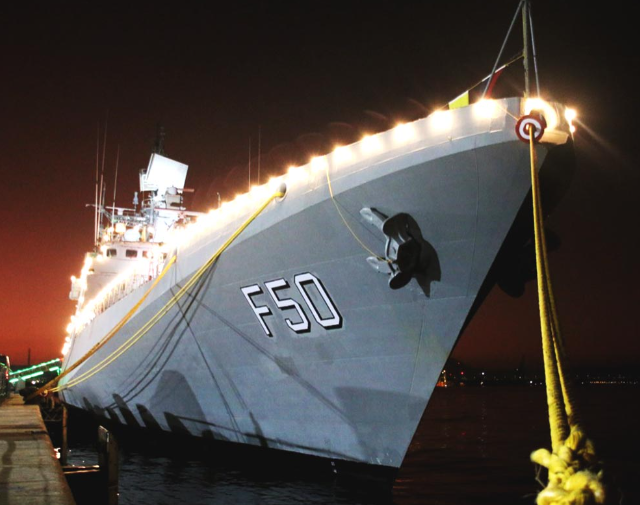 Navio da Marinha indiana “INS Tarkash” celebra os 75 anos da Independência do país e o Bicentenário da Independência do Brasil