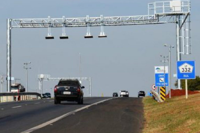 Indústria e concessionárias cobram free flow nas rodovias