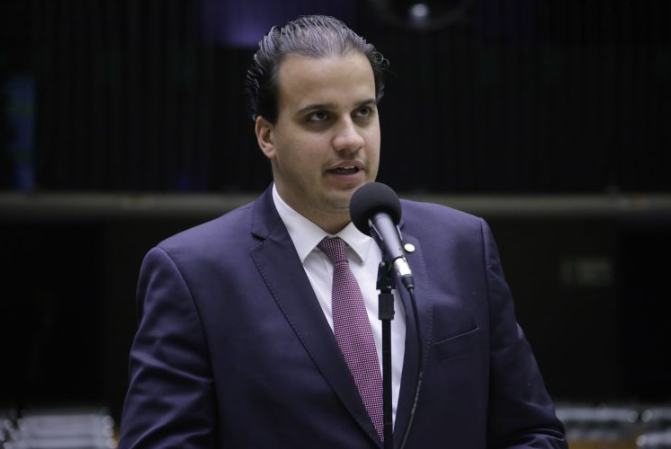 Projeto amplia a duração de estágio de estudantes