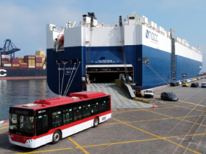 DP World San Antonio descarrega 95 ônibus 100% elétricos que serão incorporados ao transporte público em Santiago