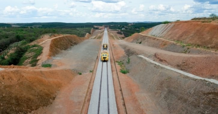 Ministro da Infraestrutura faz vistoria em obras da Ferrovia de Integração Centro-Oeste