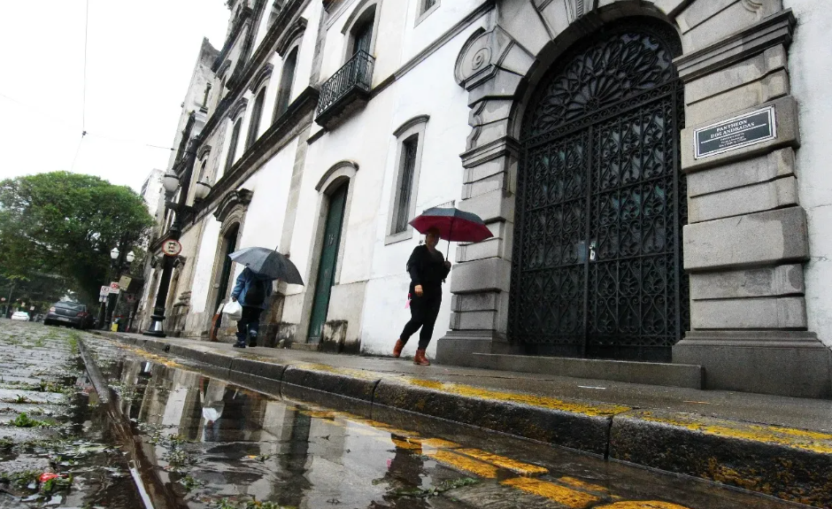 Com mínima de 14°C, litoral de SP terá semana de inverno rigoroso e chuva todos os dias